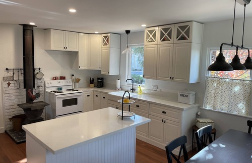 Murphys Casa | Quaint two bedroom residential home with wood stove