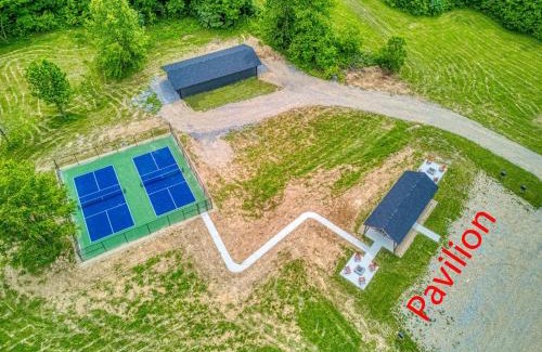 Cosby Casa | Quaint Villa, Pickleball Court, Creek, WIFI, Mountain Views, Starting at 79"