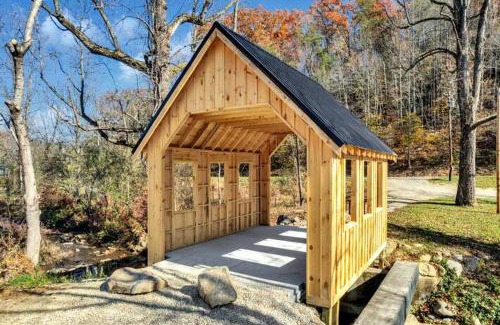 Cosby Casa | Quaint Villa, Pickleball Court, Creek, WIFI, Mountain Views, Starting at 79"