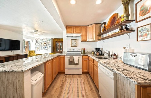 Cashmere Apartamento | Quaint walkable to Cider House & Coffee Shop