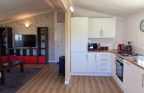 Hurst Green Cabina | Quakerfield Lodge, with private hot tub Fabulous views, dogs welcome