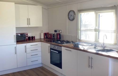 Hurst Green Cabina | Quakerfield Lodge, with private hot tub Fabulous views, dogs welcome