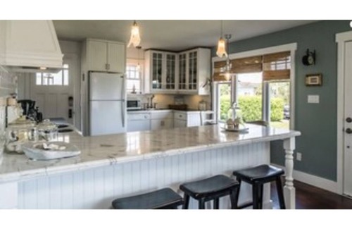 Regional District of Nanaimo Casa | Qualicum beach house .3 bedroom fully remodeled heritage home. Big back yard