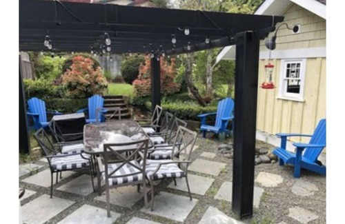 Regional District of Nanaimo Casa | Qualicum beach house .3 bedroom fully remodeled heritage home. Big back yard