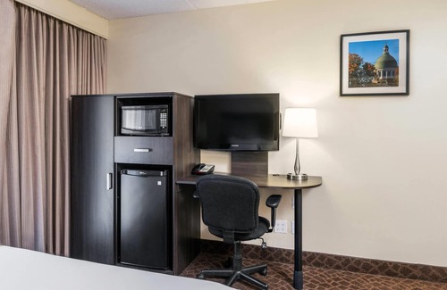 Kingston Hotel | Quality Inn & Conference Centre Kingston Central