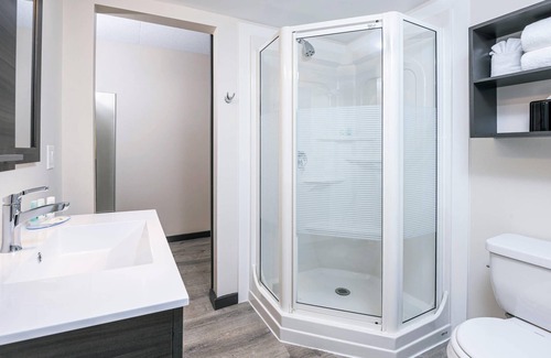 Kingston Hotel | Quality Inn & Conference Centre Kingston Central