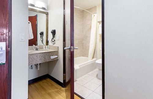 Greenville Hotel | Quality Inn Greenville I-30