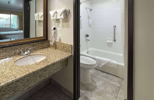 Ontario Hotel | Quality Inn Ontario Airport Convention Center