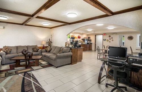 Raton Hotel | Quality Inn Raton