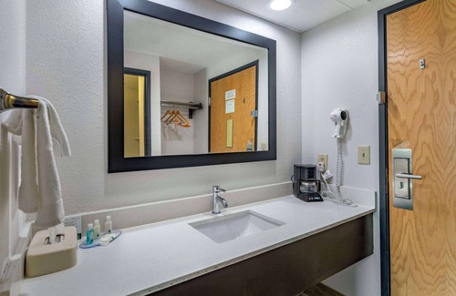 Lookout Valley Neighborhood Association Hotel | Quality Inn & Suites