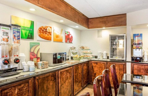 Greensboro Hotel | Quality Inn & Suites Coliseum