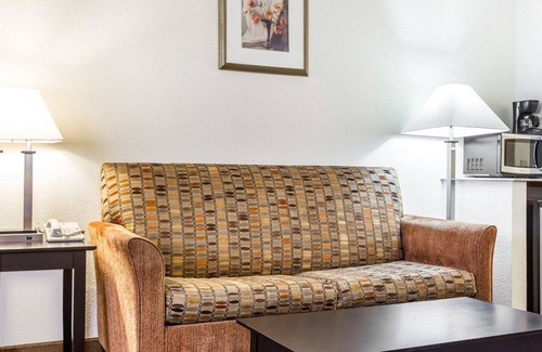 Greensboro Hotel | Quality Inn & Suites Coliseum