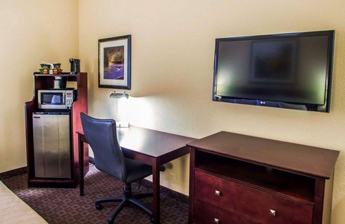 Orange Prairie Hotel | Quality Inn & Suites Peoria North