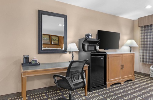 Plano Hotel | Quality Inn & Suites Plano East - Richardson