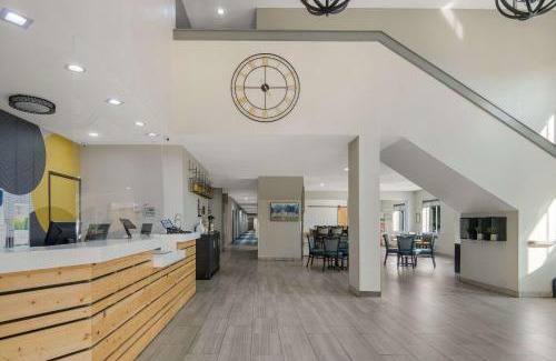 Roanoke Hotel | Quality Inn & Suites Roanoke - Fort Worth North