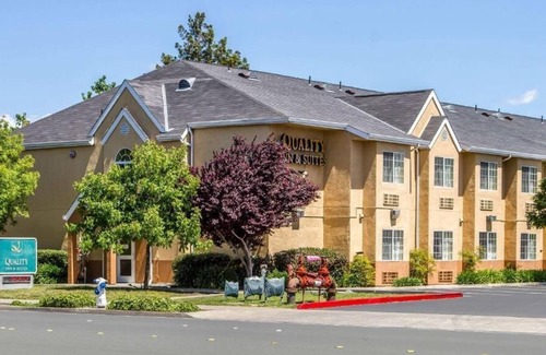 Santa Rosa Hotel | Quality Inn & Suites Wine Country
