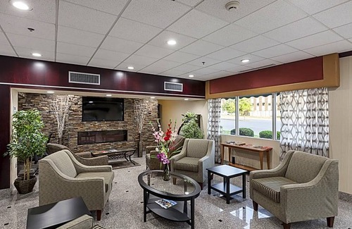 Queensgate Hotel | Quality Inn & Suites Cincinnati Downtown