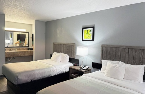 Crestview Hotel | Opulent Oasis Motel Crestview