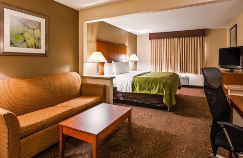 Tomah Hotel | Quality Inn
