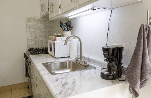 Ensenada Apartamento | Quality Lodging by the Sea. Studio apartment w/garage100 yards from the beach.