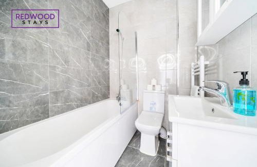 Rushmoor District Apartamento | Quality Serviced Apartments in Aldershot Town Centre, Free WiFi By Redwood Stays