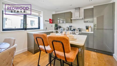 Camberley Apartamento | Quality Serviced Apartments in Camberley Town Centre, Free WiFi By Redwood Stays