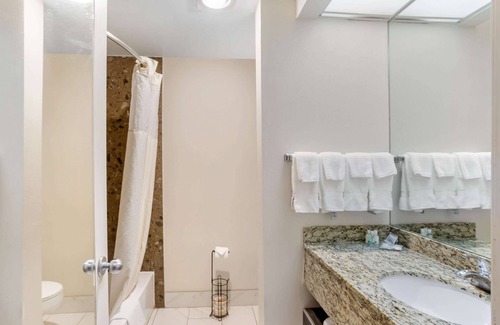 Moab Hotel | Quality Suites Moab near Arches National Park