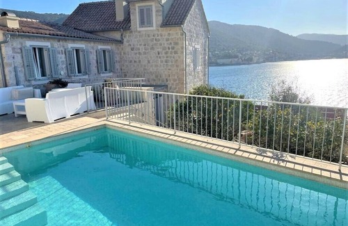 Vis Villa | EXCELENTES VISTAS, CERCA DEL MAR, TIENDAS, RESTAURANTES, EN LA ISLA DE VIS VISITADA, WIFI GRATUITO