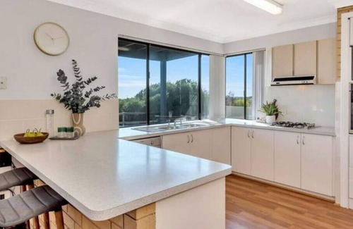 Silver Sands Apartamento | Quamby on the Beach - Oceanfront, 4bed Townhouse