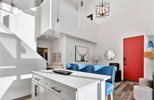 Whitefish Casa | Quarry A17 - Stunning Quarry 2BD 2 BA unit! Sleeps 6! Communal Pool, Hot Tub,
