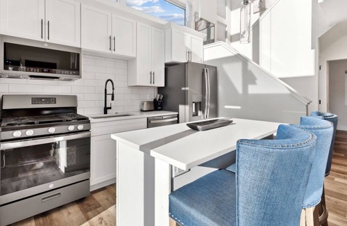 Whitefish Casa | Quarry A17 - Stunning Quarry 2BD 2 BA unit! Sleeps 6! Communal Pool, Hot Tub,