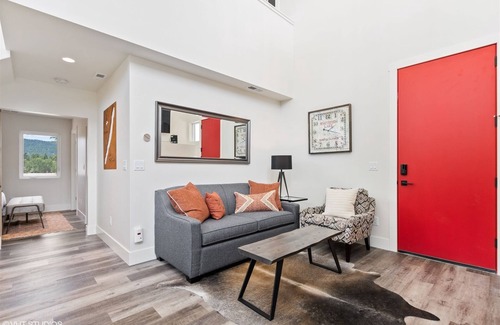 Whitefish Casa | Quarry A40 - Stunning Pet Friendly 2BD 2BA! Communal Pool, Hot Tub & More!