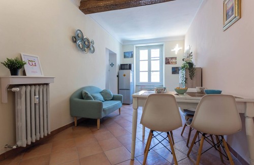 Historic Centre Apartamento | Quartieri Central Home by WonderfulItaly