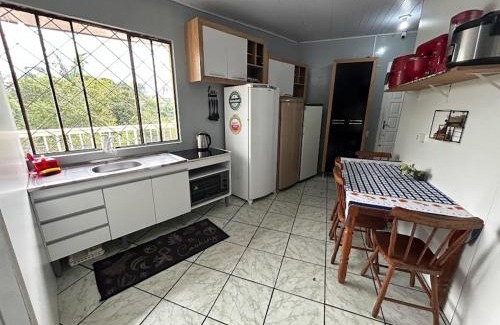 Centro Cama Y Desayuno | Quarto 6 no Centro de Itajaí, Ar+SmartTv