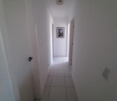 Pilarzinho Casa | Quarto com cama de casal ao lado da Ópera de Arame