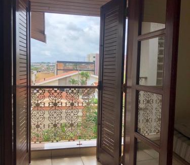 Americana Casa | Quarto com varanda tipo Airbn b Vista Panorâmica Aberta Livre
