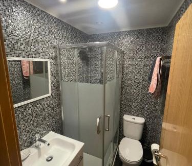 Palhais Casa | Quarto com wc privado, cozinha e sala