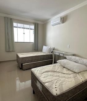 Ze Amandio Otro | Quarto Compartilhado Bombinhas