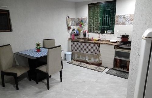 Ponte dos Leites Casa | Quarto,cozinha,banheiro e área externa compartilhada