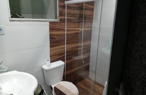 Ponte dos Leites Casa | Quarto,cozinha,banheiro e área externa compartilhada