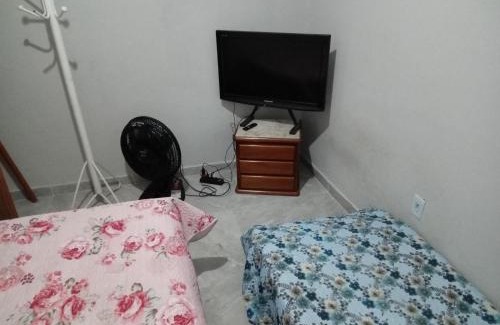 Ponte dos Leites Casa | Quarto,cozinha,banheiro e área externa compartilhada