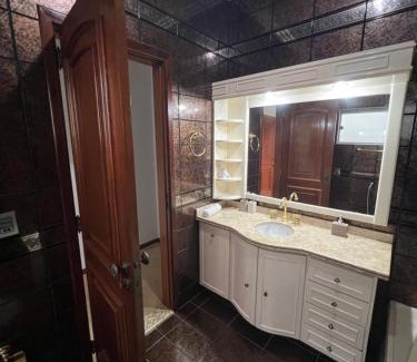 Sinop Casa | Quarto no centro com 2 camas e hidromassagem