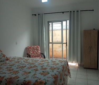 Jau Casa | Quarto Privado com Banheiro Compartilhado