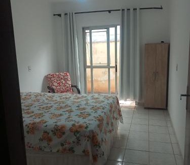 Jau Casa | Quarto Privado com Banheiro Compartilhado