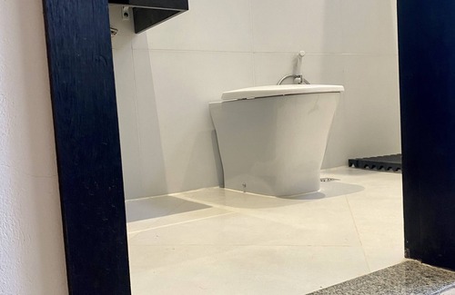 Cambui Casa | Quarto Privativo com Banheiro Externo de uso Exclusivo