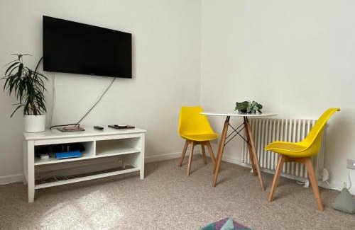 Central Aberdeen Apartamento | Quay Apartment with parking