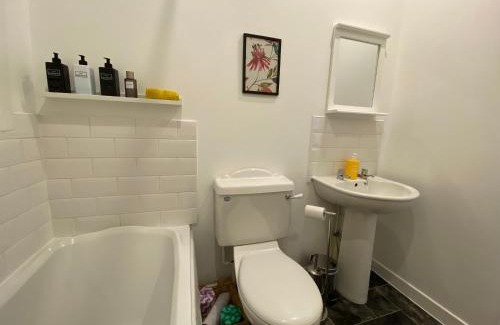Central Aberdeen Apartamento | Quay Apartment with parking