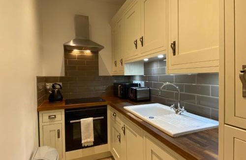 Central Aberdeen Apartamento | Quay Apartment with parking