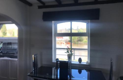 Bewdley Casa | Quay Cottage River view