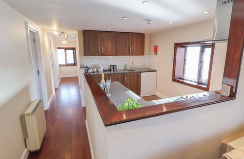 Nantwich Cabaña | QUAYSIDE APARTMENT, pet friendly in Nantwich